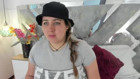 Snapshot of isabela_parkerr chatting on July 21, 2026, 12:40 pm Mommy Isa online show from July 21, 2026, 12:40 pm