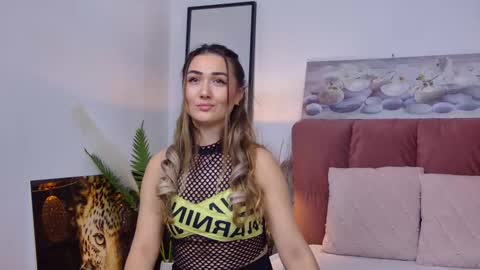 Isa online show from February 7, 2025, 3:52 pm