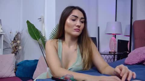 Isa online show from February 23, 2025, 7:07 pm