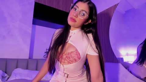 isabelastefano online show from September 10, 2025, 3:17 am