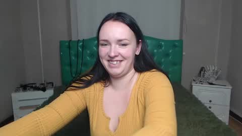 IsabelBlackberry online show from December 16, 2024, 3:32 pm