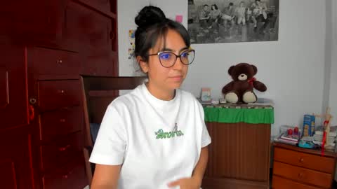 Isabella22 1 online show from December 3, 2024, 6:49 pm