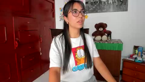 Isabella22 1 online show from January 17, 2025, 5:51 pm