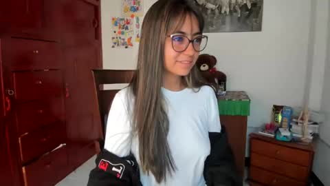 Isabella22 1 online show from January 21, 2025, 12:50 pm