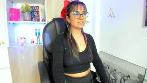 Isabella22 1 online show from February 20, 2025, 1:51 pm