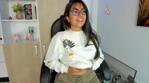 Isabella22 1 online show from February 25, 2025, 5:04 pm