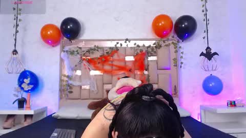 Isa Online 11pm to 5am Colombia time online show from October 25, 2025, 4:09 am