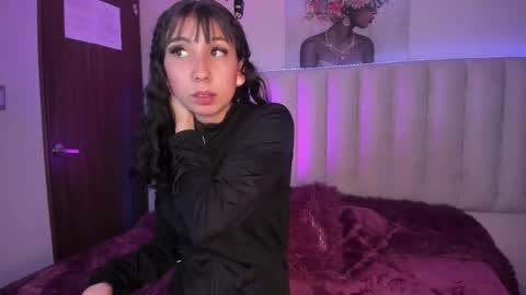 isabella_crofts online show from December 19, 2025, 2:51 am