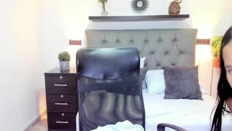 Isabel florez online show from February 20, 2025, 6:13 pm