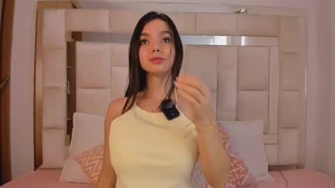isabella_gomez11 online show from December 3, 2025, 6:17 pm