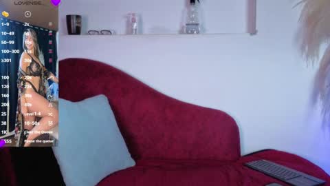 Snapshot of isabella_lt chatting on May 15, 2026, 10:44 am online show from May 15, 2026, 10:44 am