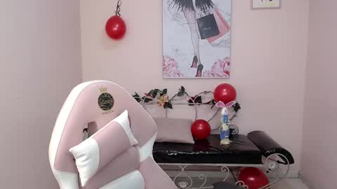 Isa  online show from November 15, 2025, 2:46 pm