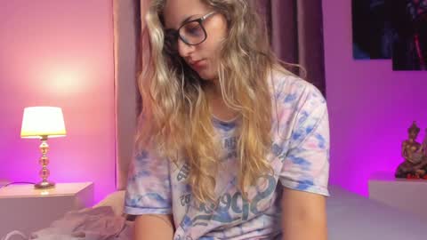 Isabella Rros online show from December 14, 2024, 8:02 am