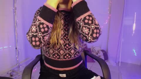 Isabella Rros online show from October 4, 2025, 12:19 am