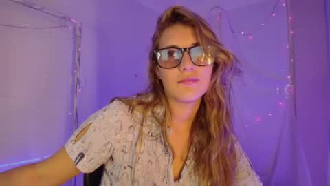 Isabella Rros online show from December 13, 2025, 7:53 pm