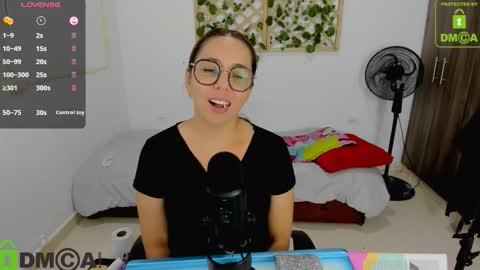 Isabella online show from November 19, 2025, 10:10 pm