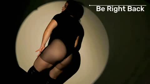 Isabella White online show from April 18, 2026, 7:58 pm