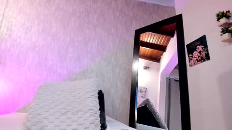 isabella zc online show from February 11, 2025, 2:57 pm