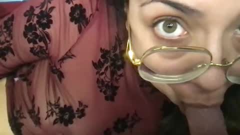 isabellaelizabeth online show from April 21, 2026, 10:12 pm