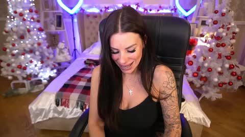 Marina online show from December 15, 2024, 1:43 pm