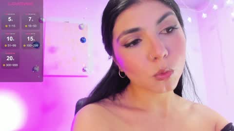 Instagram soybella01  online show from December 16, 2024, 6:16 pm