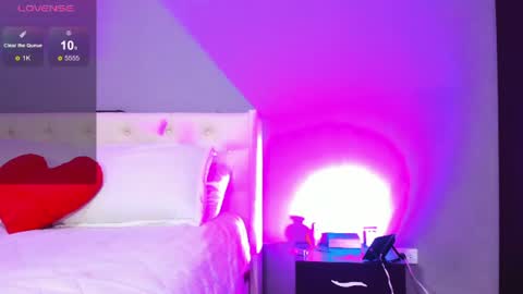 Instagram soybella01  online show from June 18, 2026, 5:06 pm