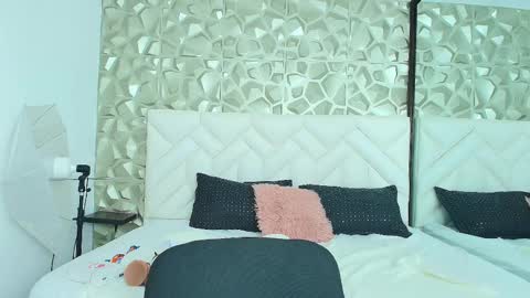 Isabella  online show from September 20, 2025, 1:45 pm