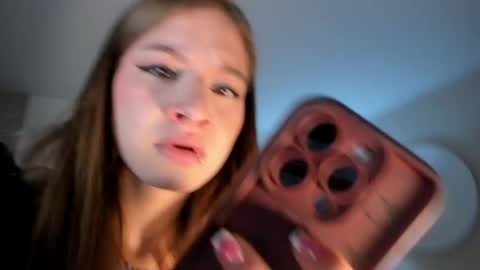 Isabella Moretti online show from April 23, 2026, 3:52 am