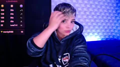 Isabella Mout  online show from February 10, 2025, 11:45 pm