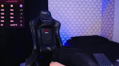 Isabella Mout  online show from February 22, 2025, 1:44 am