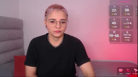 Isabella Mout  online show from September 14, 2025, 3:11 pm