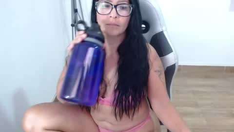 Isa online show from April 19, 2026, 9:39 pm