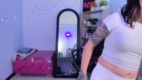 Snapshot of isabellasummer_ chatting on July 15, 2026, 12:54 pm isebella online show from July 15, 2026, 12:54 pm