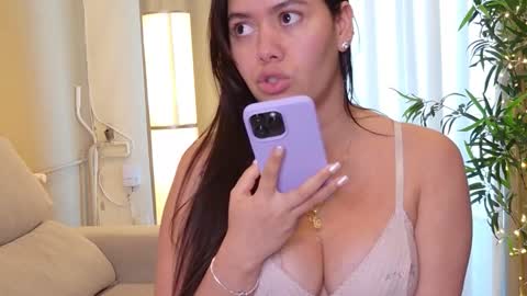 Snapshot of isabellauribe chatting on March 27, 2026, 4:18 pm isabellauribe online show from March 27, 2026, 4:18 pm