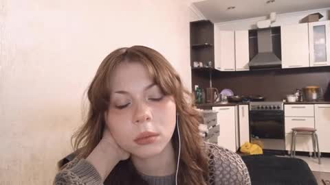 Isabella online show from December 18, 2025, 8:20 am