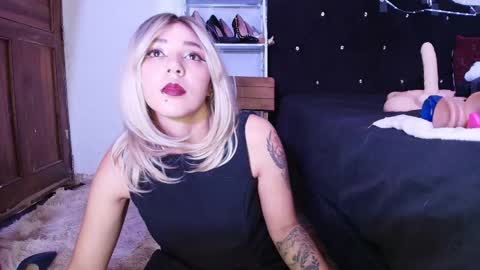 isabelle_sara online show from June 7, 2026, 8:12 pm