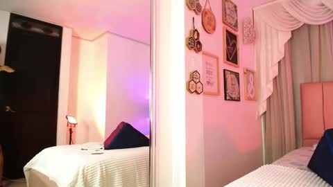 Isabelle Daza online show from December 5, 2025, 12:03 pm