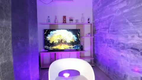 Isa online show from February 20, 2025, 4:46 pm