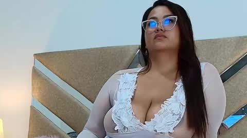 IsabellMendez online show from March 5, 2025, 10:21 pm