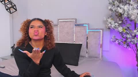 Isabellsmmith online show from January 25, 2025, 3:40 am