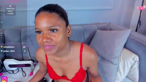 Isabellsmmith online show from February 22, 2025, 6:50 am