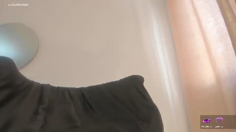 Snapshot of isabelsexysmile_ chatting on July 22, 2026, 7:27 pm Isabel M online show from July 22, 2026, 7:27 pm