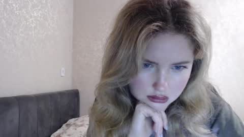 isabelswan online show from January 28, 2025, 7:10 pm