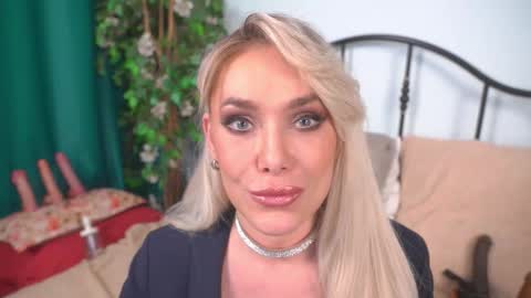 isadoradunkan online show from March 3, 2026, 7:53 pm