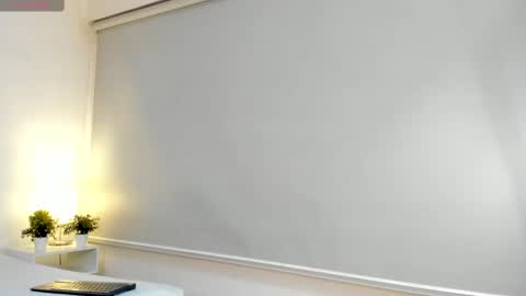 isameow online show from February 17, 2025, 9:41 pm