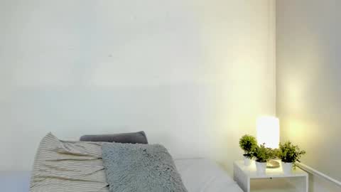 isameow online show from February 21, 2025, 3:23 am