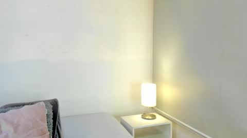 isameow online show from March 5, 2025, 3:18 am