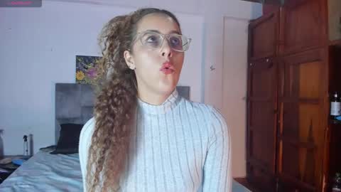 Isabela  online show from September 17, 2025, 3:52 am