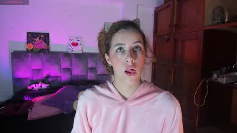 Isabela  online show from October 6, 2025, 6:11 am