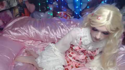 Sele online show from November 18, 2025, 10:47 pm